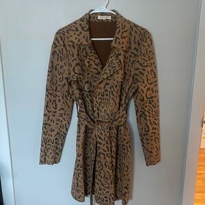 Elegant long sleeve leopard jacket. Faux suede.By Solitaire
